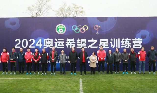 《中国电影报道》独家策划推出《全国电影工作会议访谈录》系列节目，主持人蓝羽对话全国重点电影省市区电影主管部门负责人、重点影企负责人，聚焦全国电影工作“一盘棋”的生动局面，展现各地在推动电影高质量发展中的新思路、新举措、新成效，汇聚全国电影战线同向发力、同题共答的崭新气象。