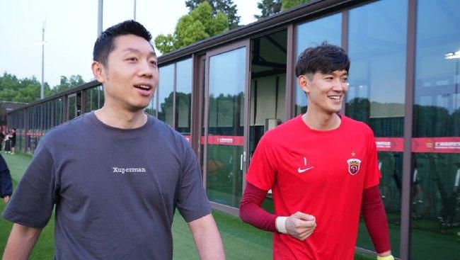 在该视频中，影片的导演迈克·弗拉纳根、众主演以及原作者史蒂芬·金纷纷现身说法，讲述了影片的构思和幕后故事。