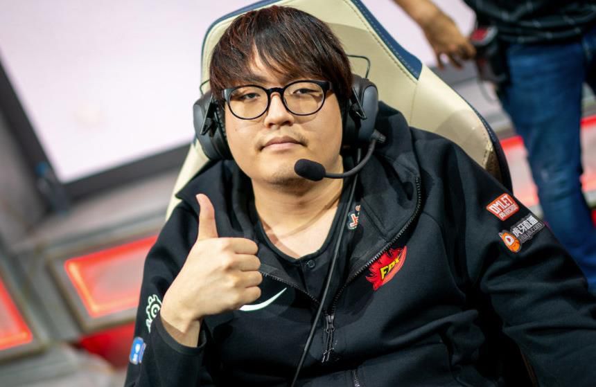 当天现身剧院的还有演员丽芙·泰勒、艾伦·卡明等。